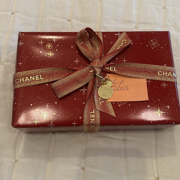 Chanel holiday gift set - Picture 2 of 2